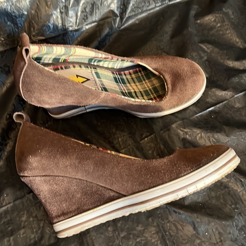 Vintage Wedge Heel Sneakers Size 8.5 Brown Suede EUC ( never worn)
